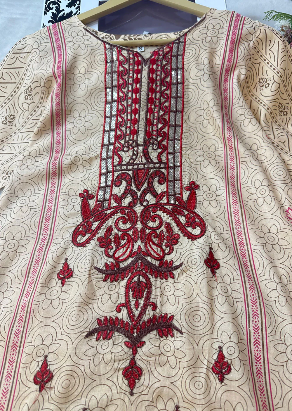 AMT48011 - Gold/Red Readymade Lawn Suit - Image 7
