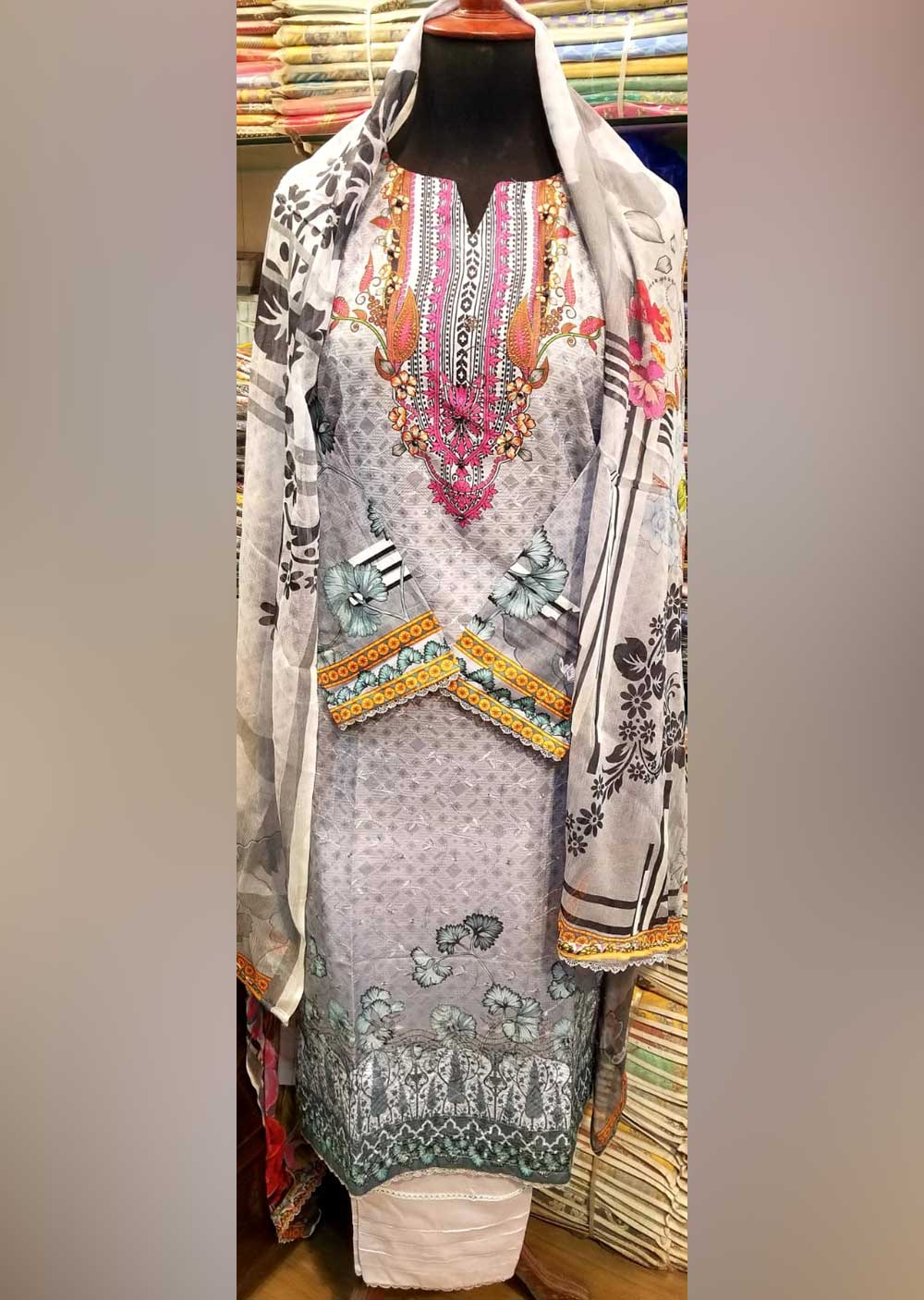 BNS-02 - Readymade - Bin Saeed Inspired Chikenkari Lawn 2024 - Image 4