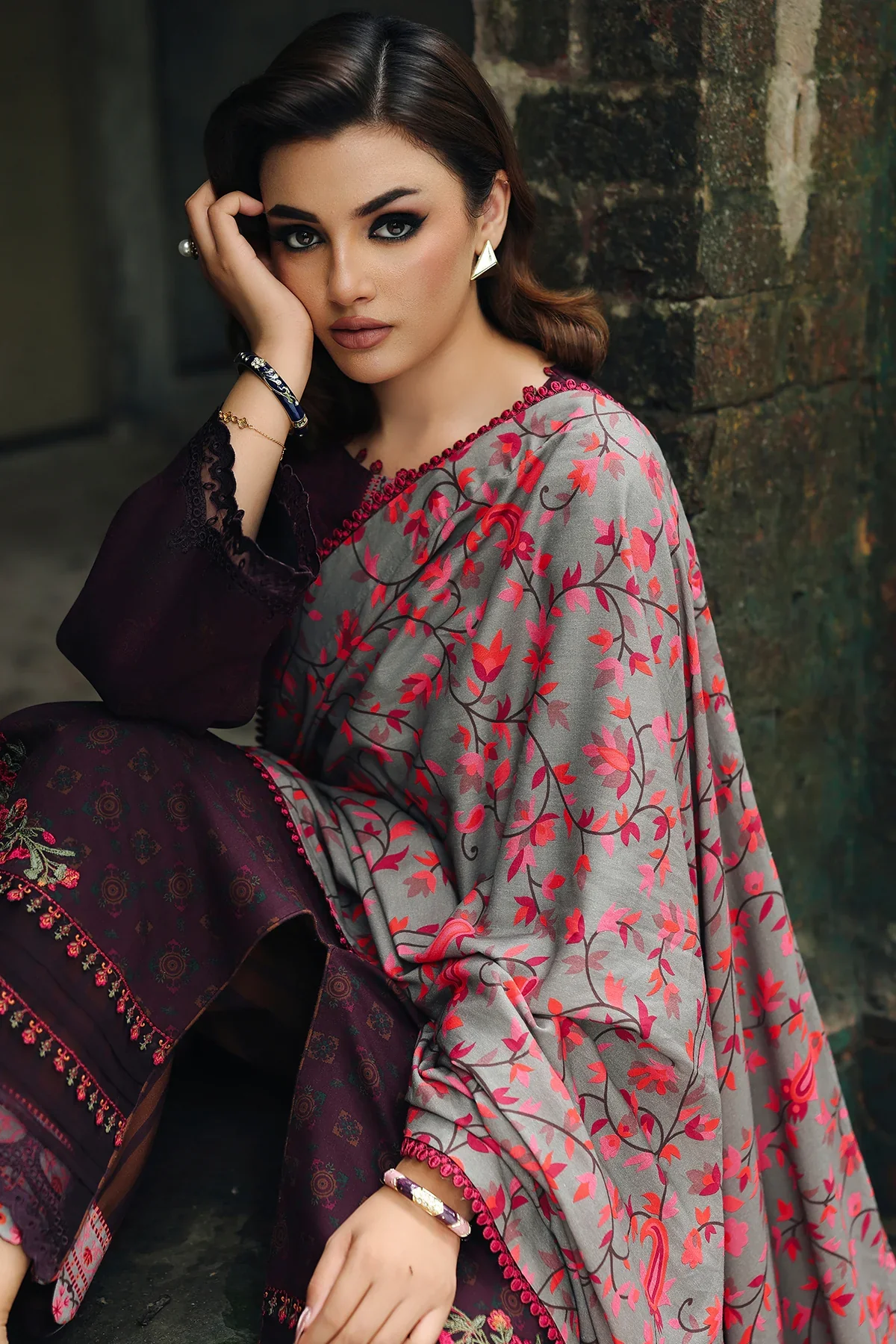 CCW6-17-Unstitched Embroidered Linen Collection 2025 - Image 5