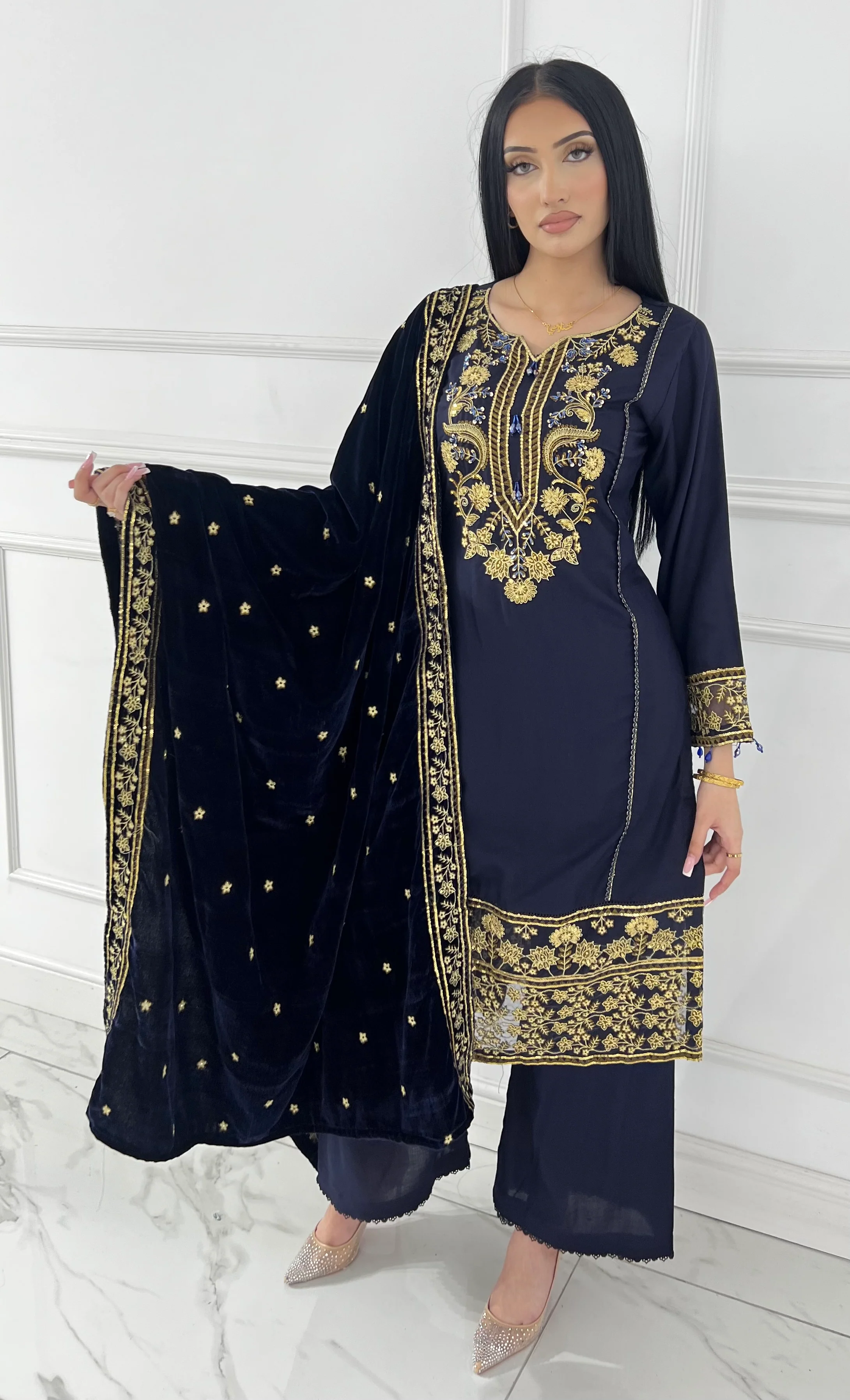 DAS-02- Readymade Rangz Dastaan Winter Suit 2025 - Image 2