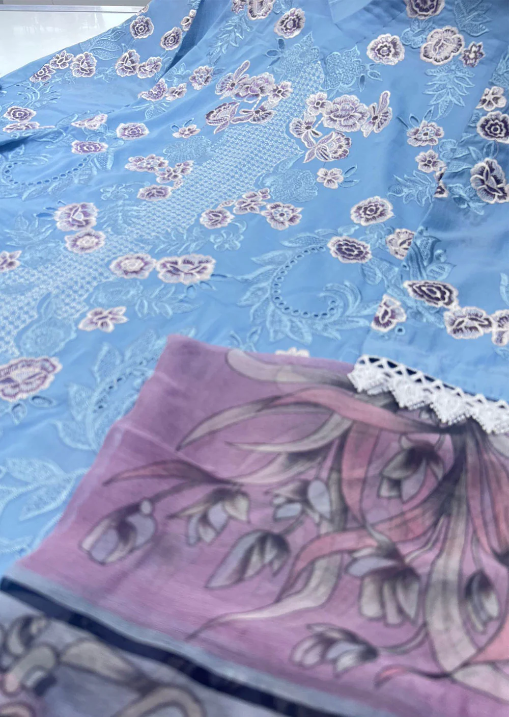 EAA-522-R - Readymade - Eshaisha Luxury Lawn Embroidered Collection 2022 - Image 4