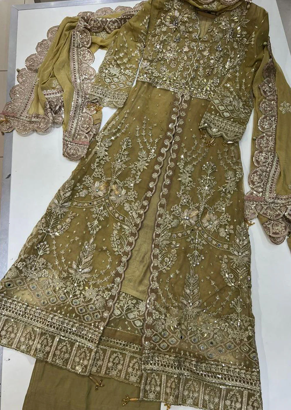 GLG-03-R - Zohra - Readymade - Gulaal Luxury Formals 2022 - Image 2