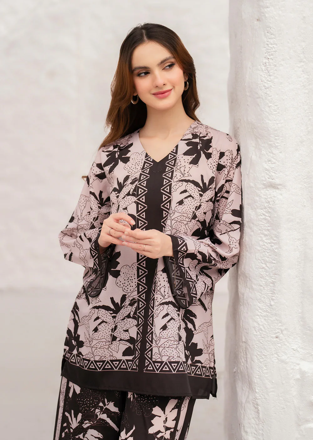 GUYR-11 - Black/Beige - Mia Tropic - Readymade Suit by Garnet 2024 - Image 2