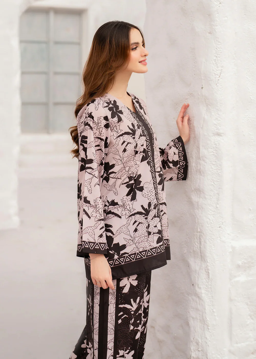 GUYR-11 - Black/Beige - Mia Tropic - Readymade Suit by Garnet 2024 - Image 3