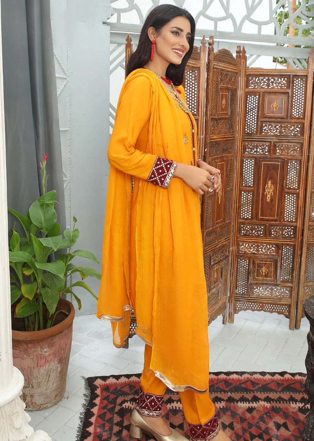 HK147 Naurang Yellow Readymade Linen Suit - Image 4
