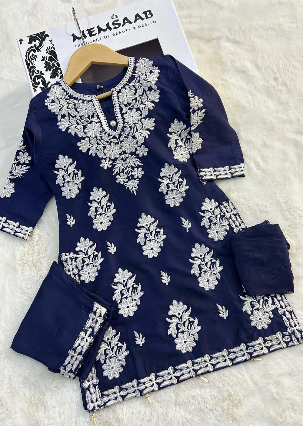 HK200 Laraiba Readymade Navy Mummy n Me Linen Suit - Image 4