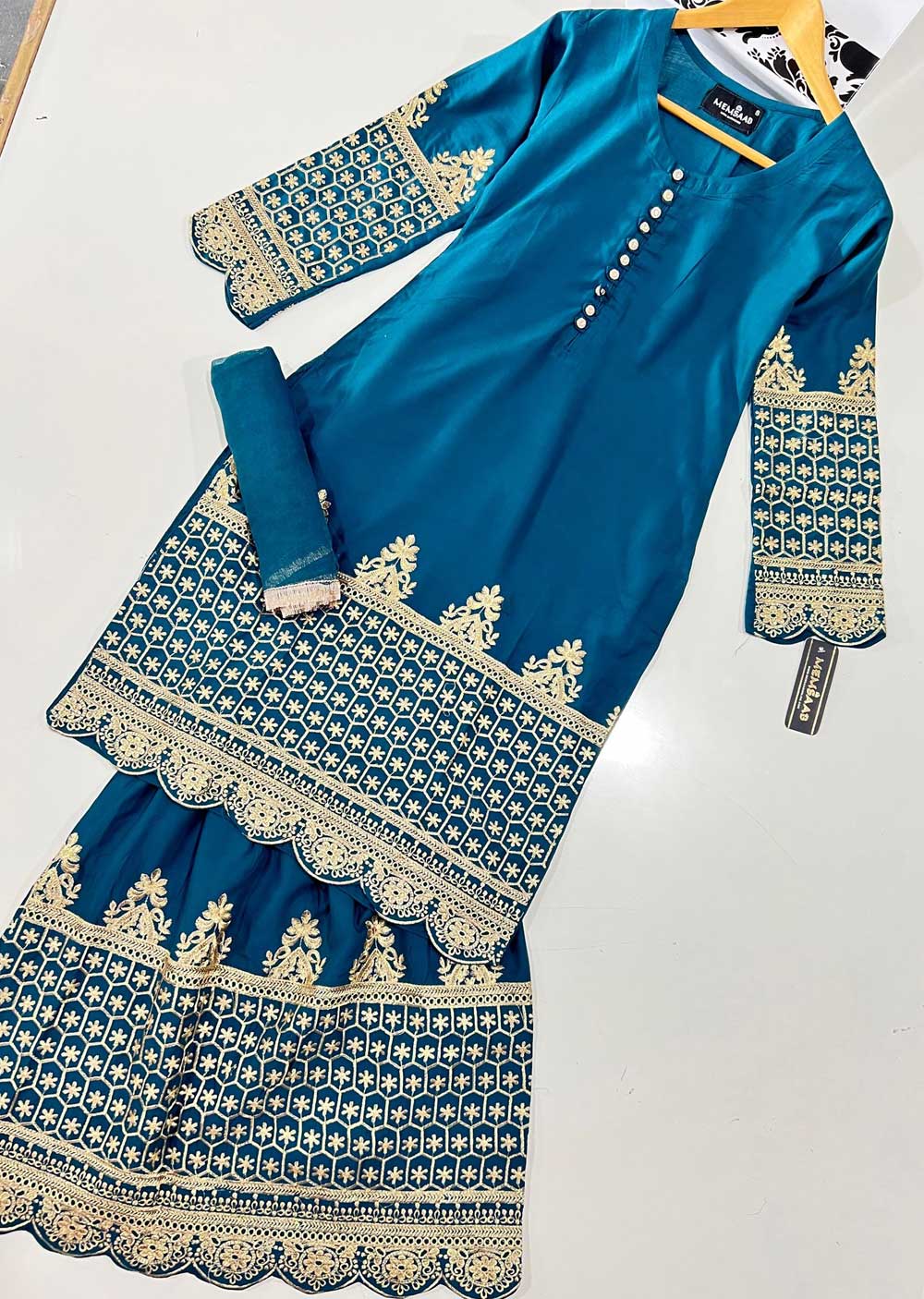 HK211 Ferra Readymade Teal Linen Suit - Image 3