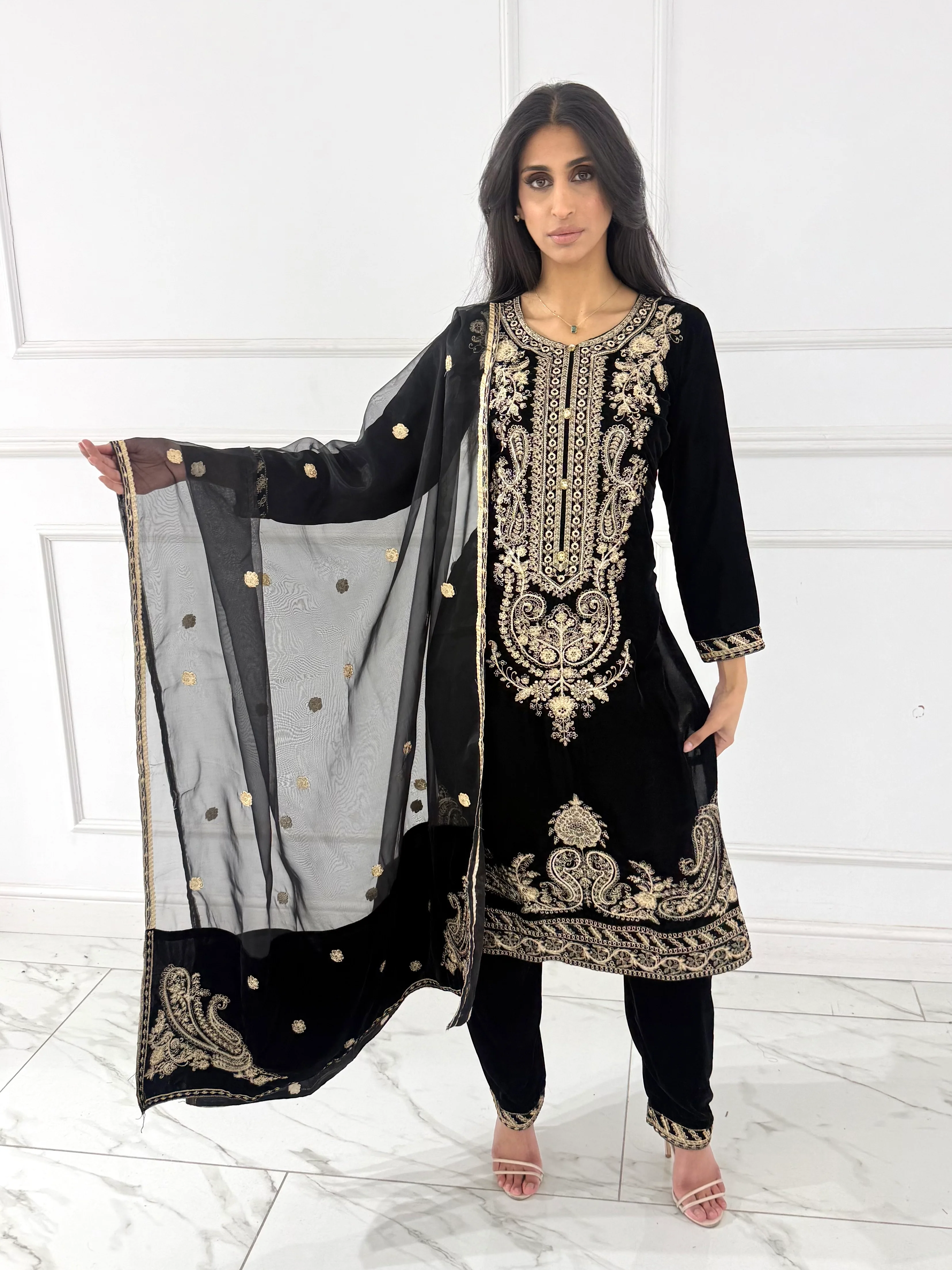 HK356  Readymade VELVET Outfit 2026 - Image 3