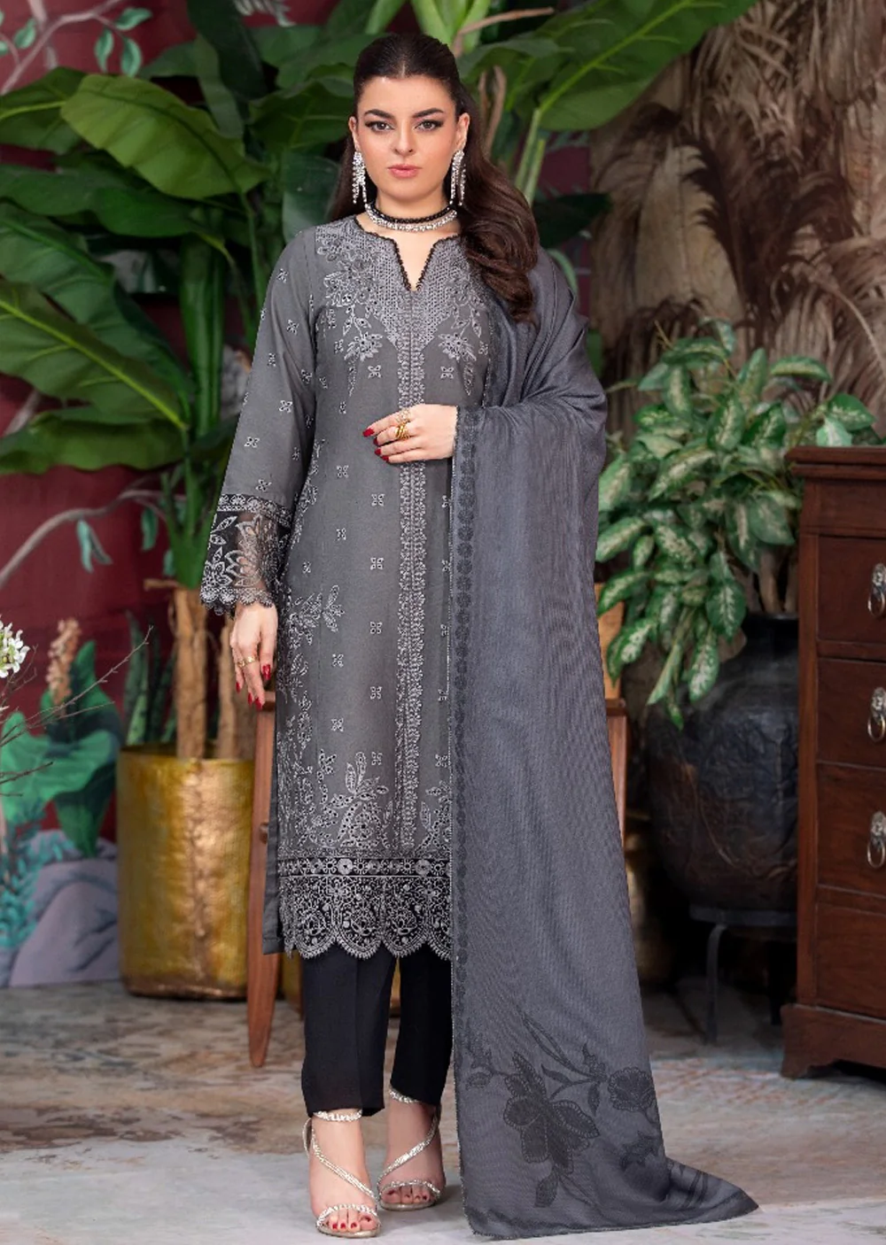 HSS-153 - Readymade Heeras Suit - Image 4