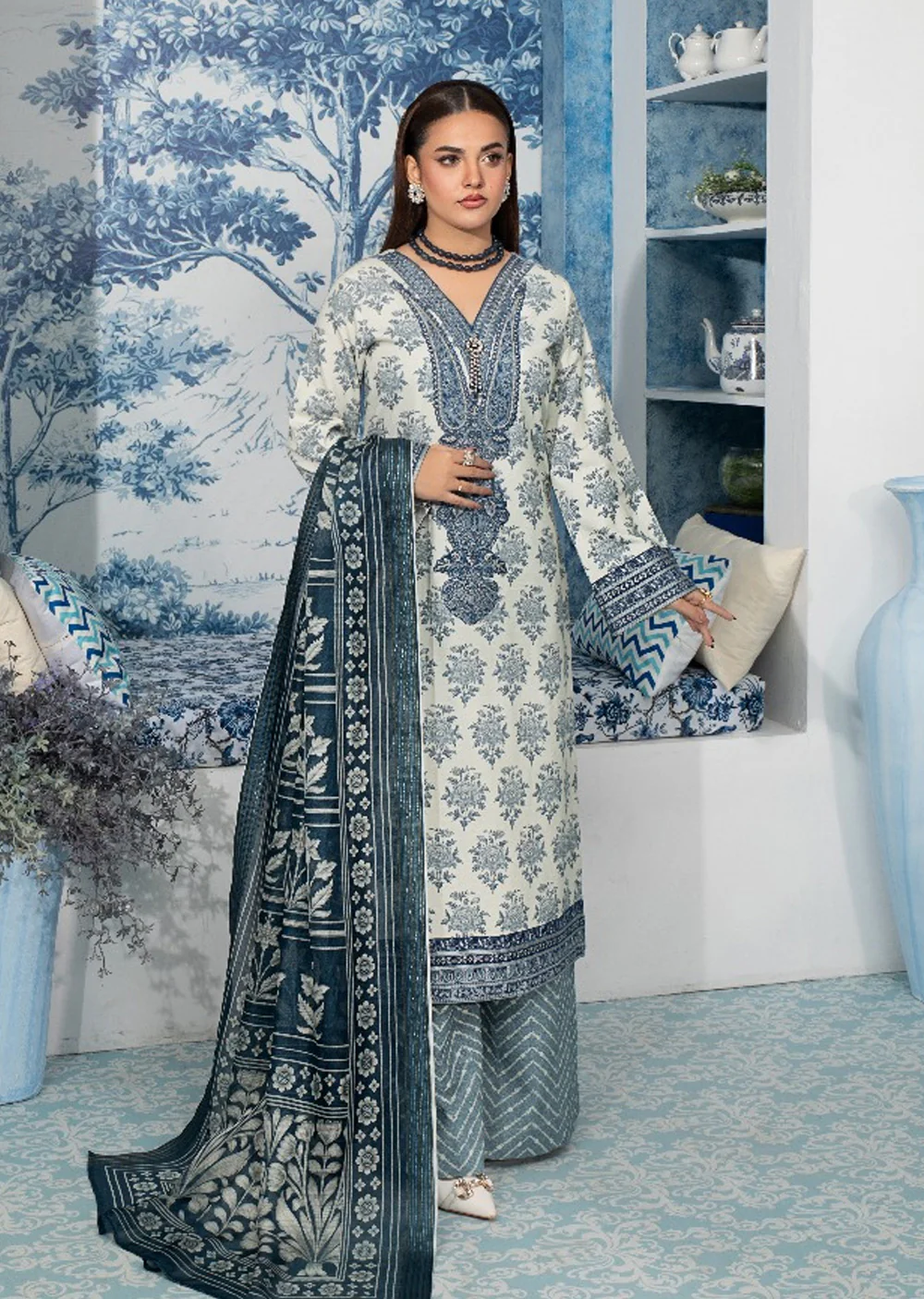 HSS-298 - Readymade Heeras Suit