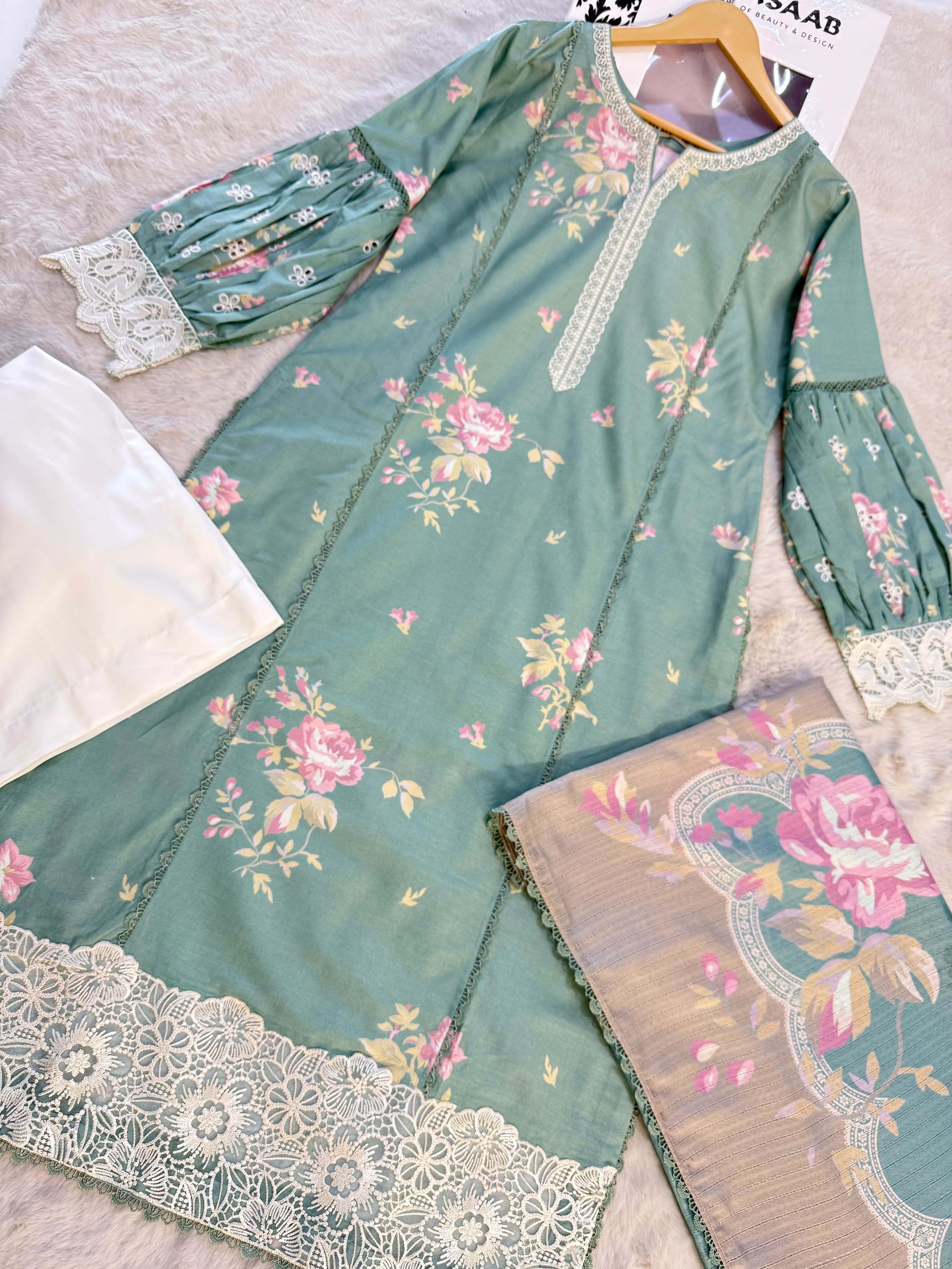IFE-UE-453-Iznik Printed Lawn Edition 2025 - Image 2