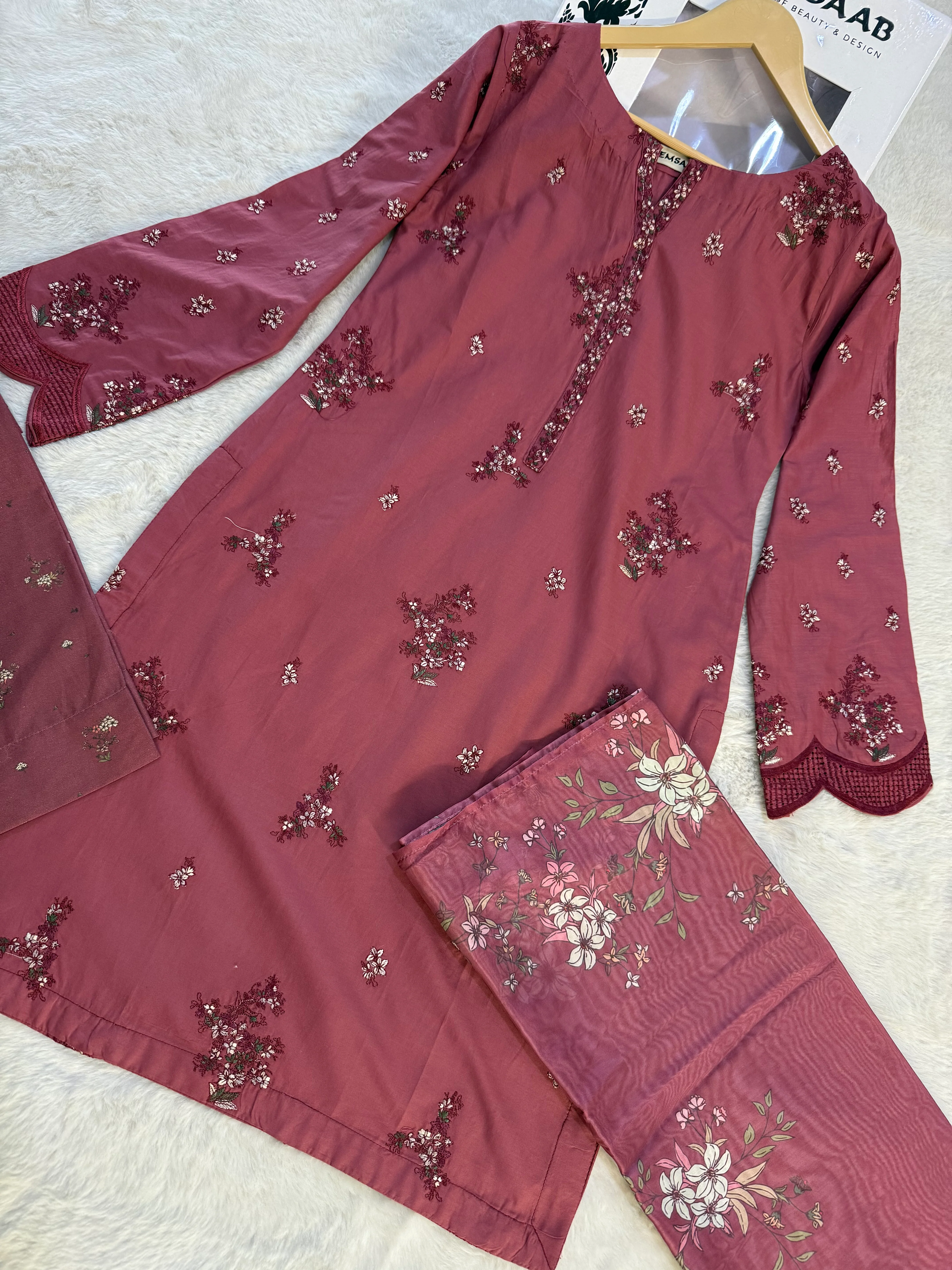 IFE-UE-469-Iznik Printed Lawn Edition 2025 - Image 2