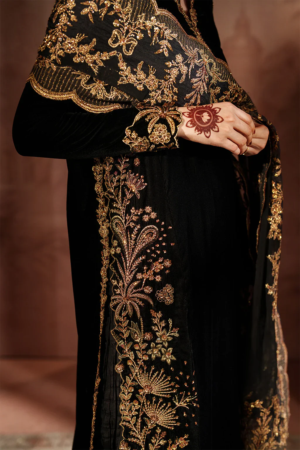 IV-62 Readymade Iznik Embroidered Velvet Edition 2025 - Image 9
