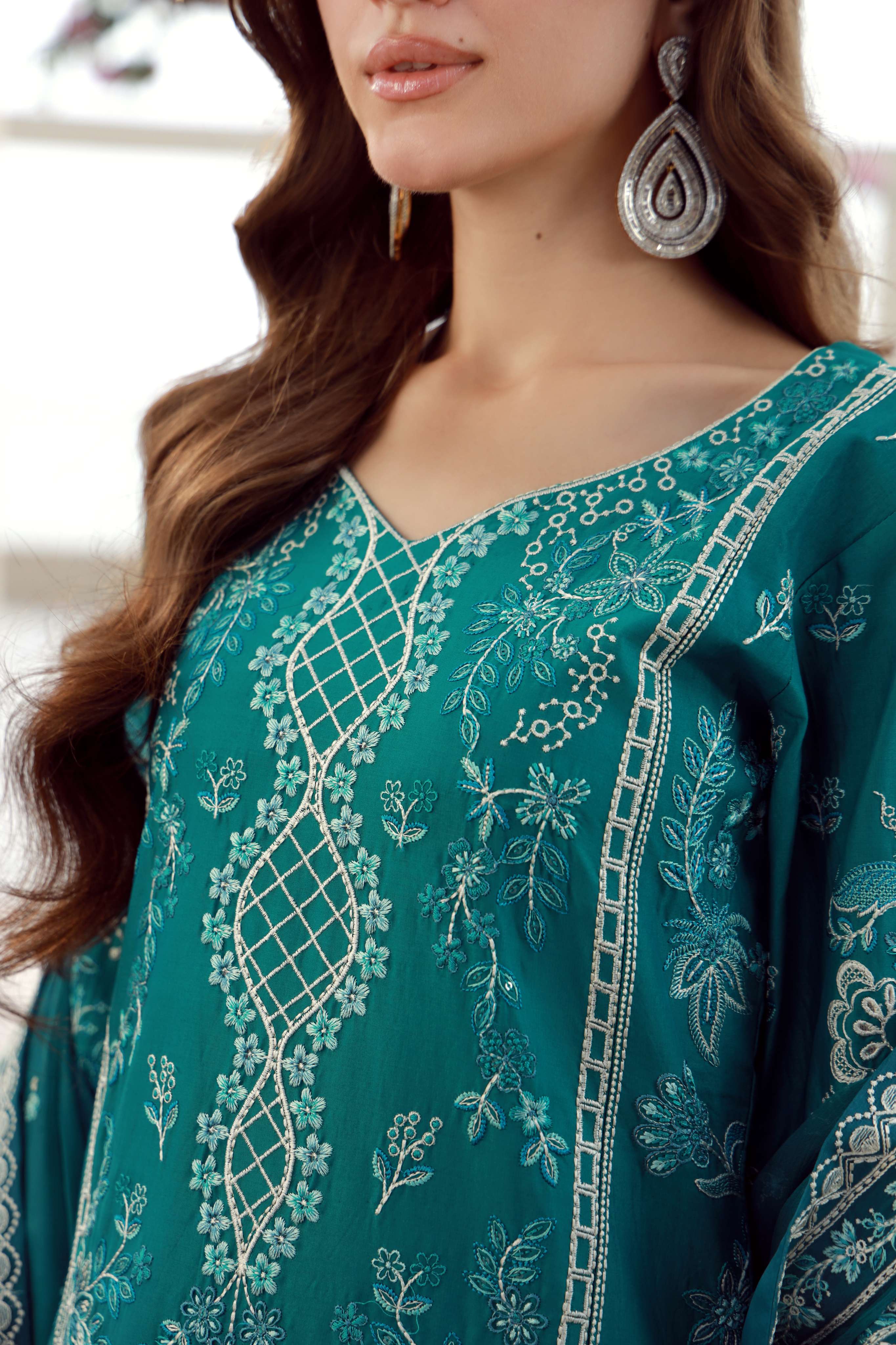 LNP-03 - Zhuri - Ready Made Gulaal Ariana Lawn Collection 2025 - Image 5