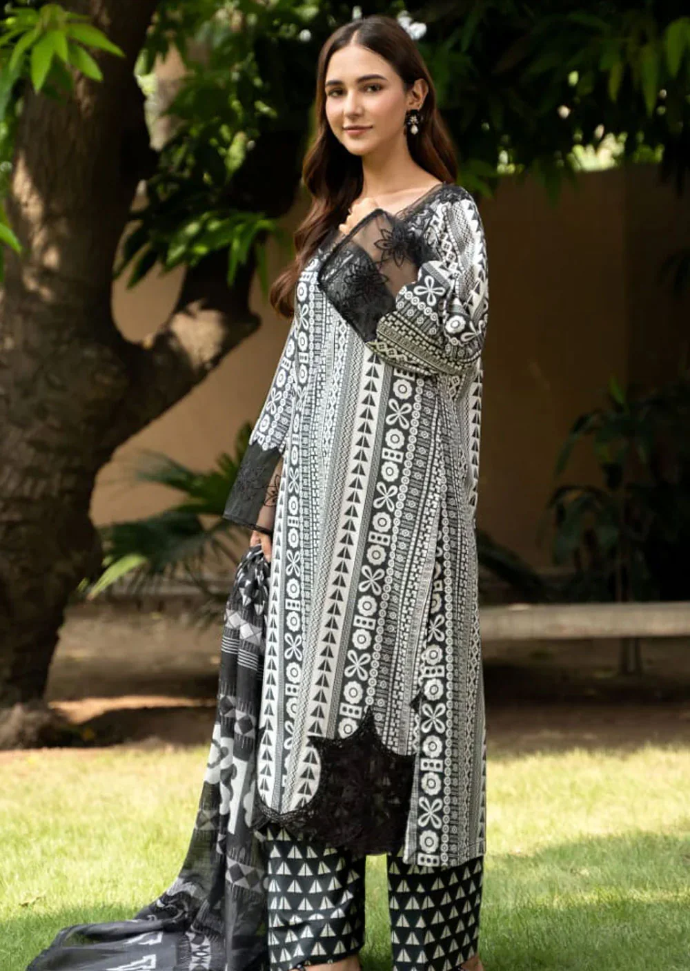 MNC-02 - Sonia - Readymade - The Monochrome Collection by Raniya.H 2024 - Image 2