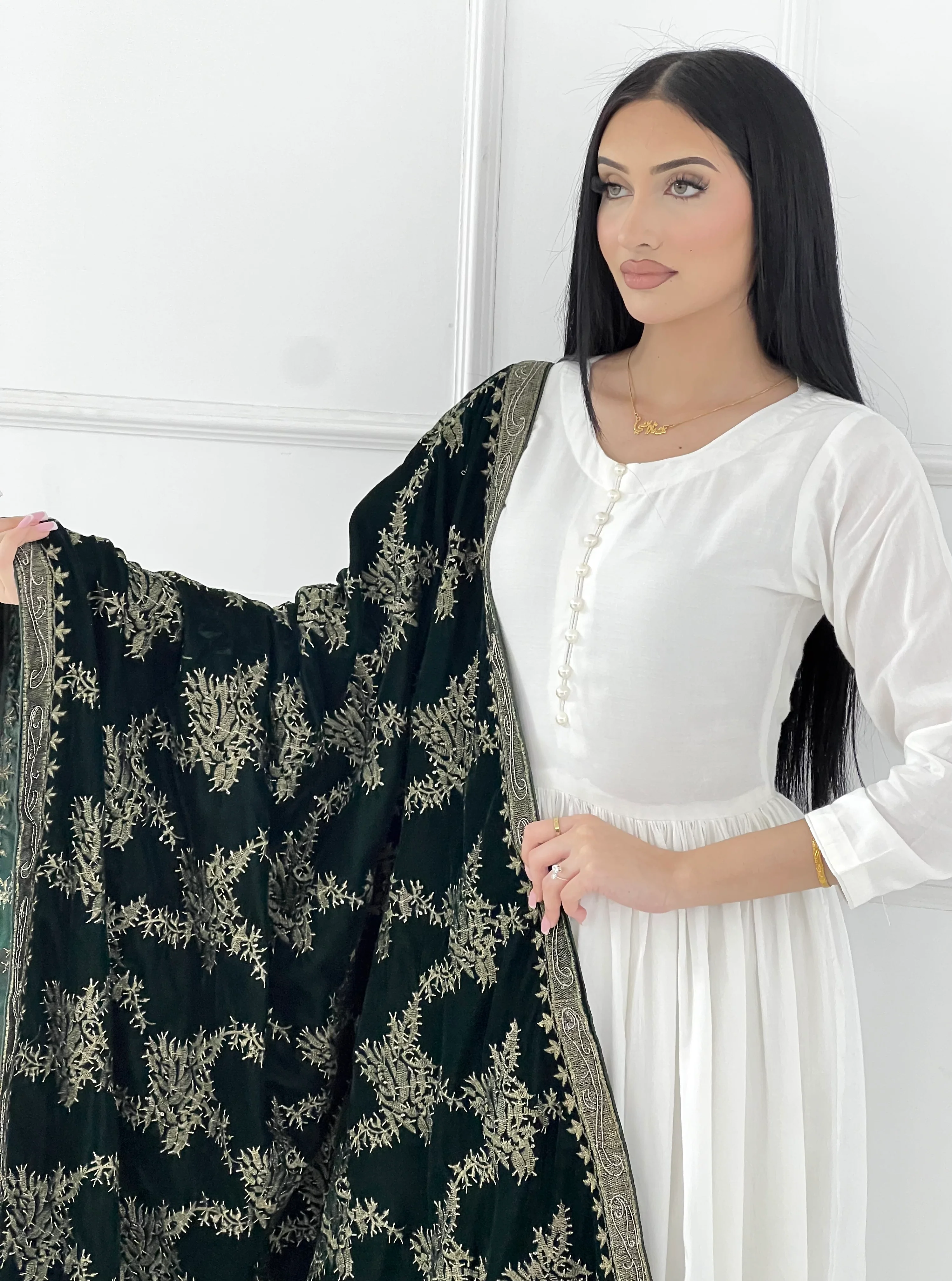 SMV102 Embroidered Velvet Shawl - Image 10