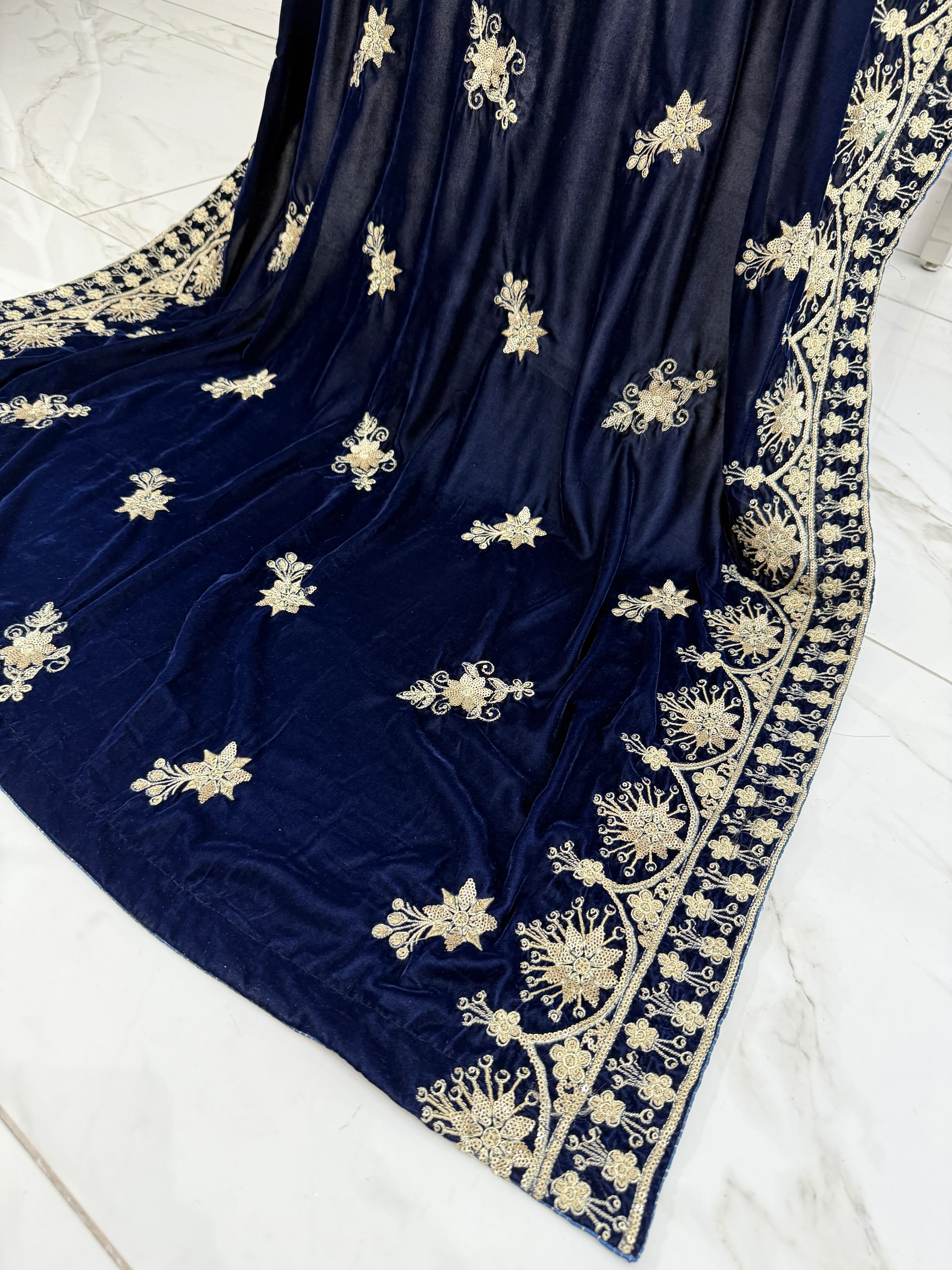 SMV104 Embroidered Velvet Shawl - Image 2