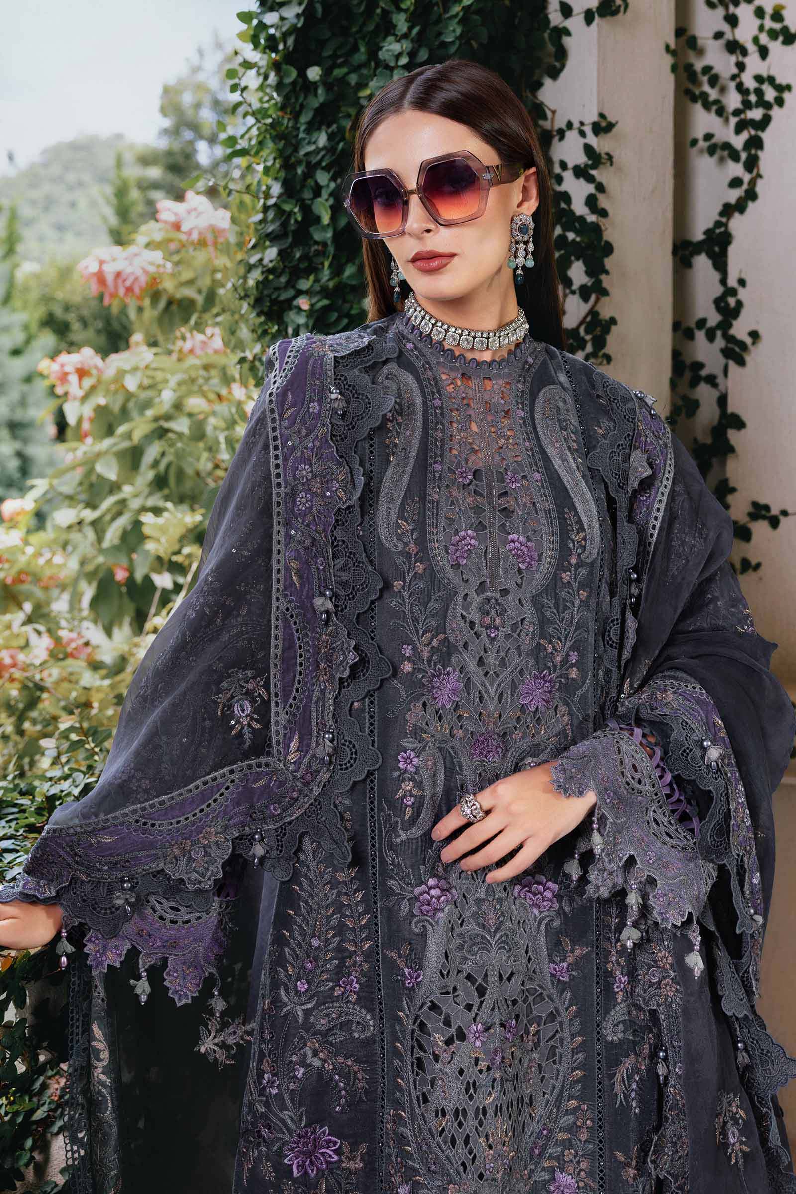 WL-1305- Maria b Embroidered Velvet Suit 2025 - Image 3
