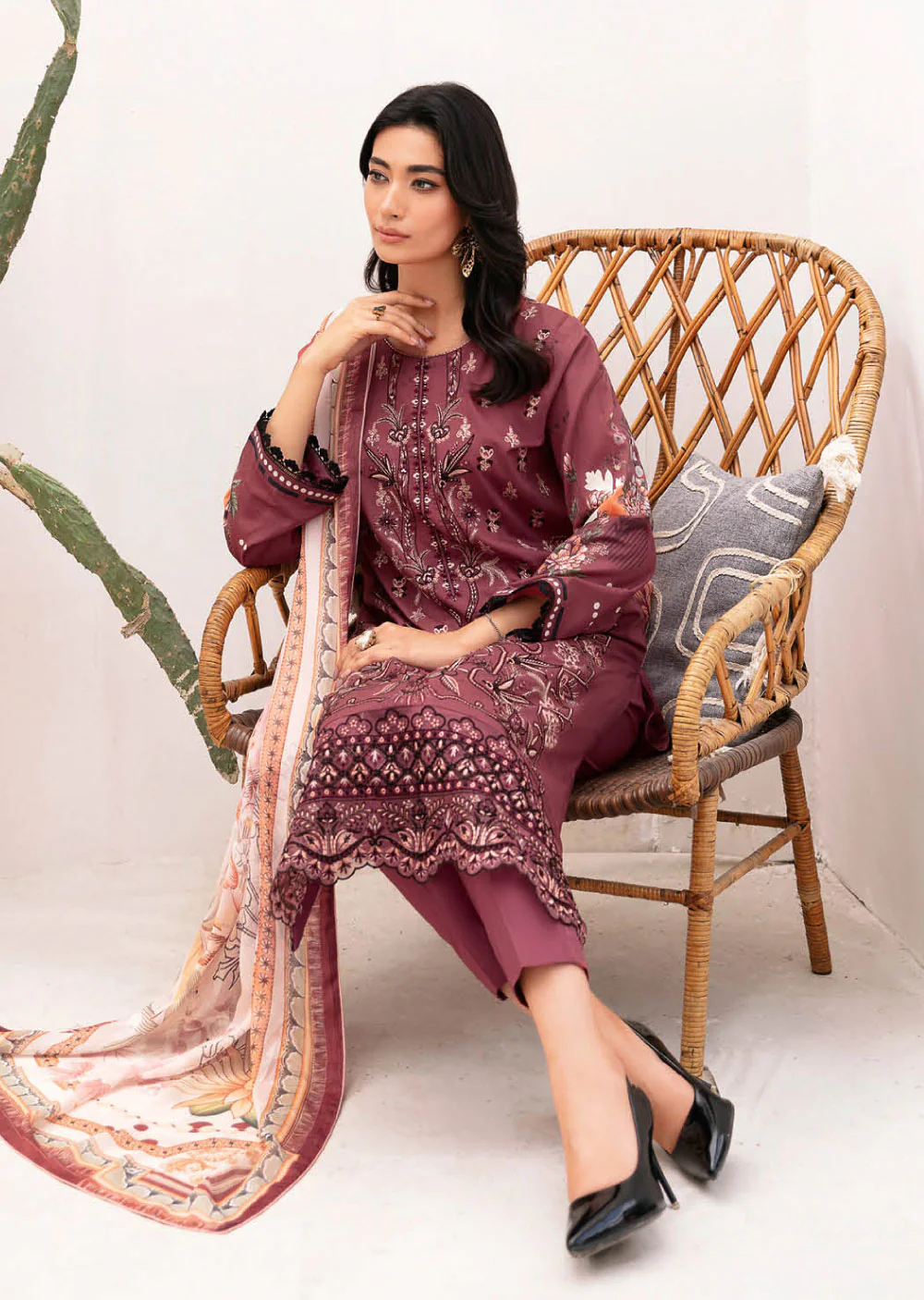 Z-1108-R - Readymade - Ramsha Mashaal Luxury Lawn Vol 11 - Image 4